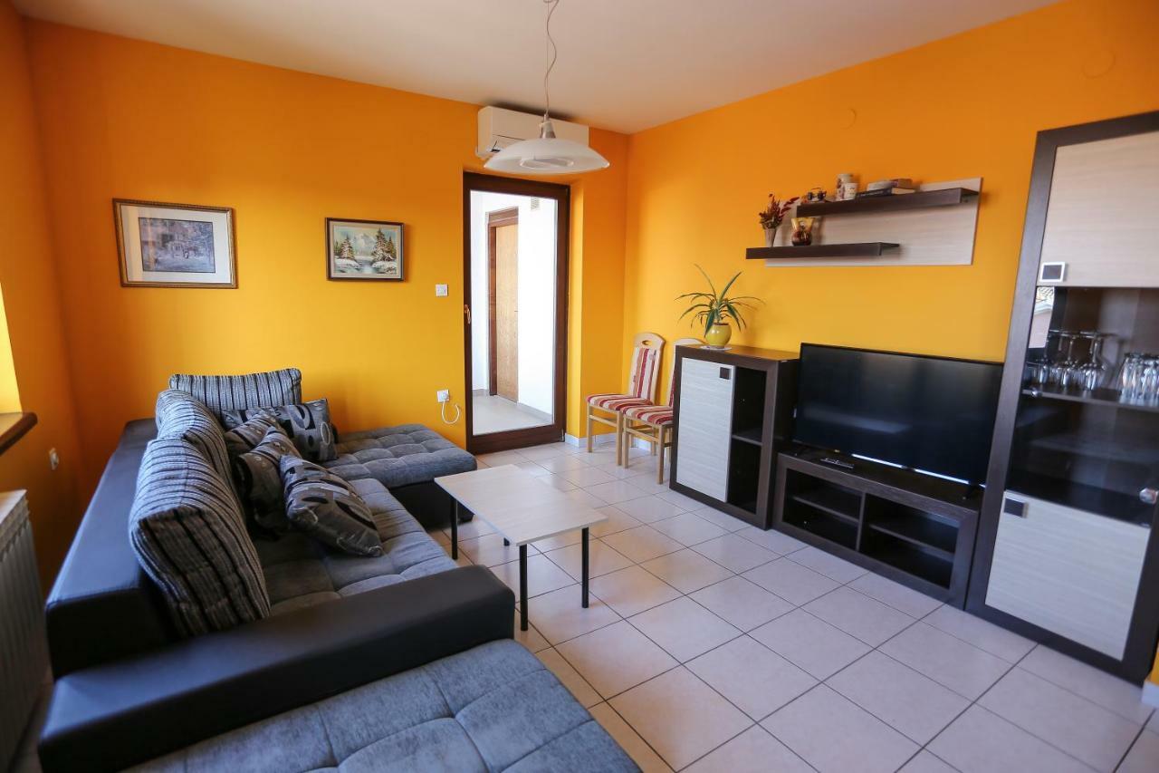 Apartment Sunny Place Pula Exterior foto
